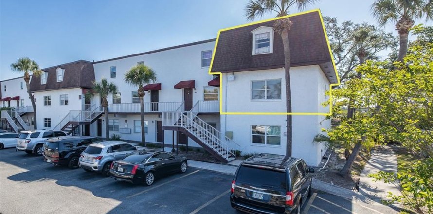 Condo in Tampa, Florida, 2 bedrooms № 2099258