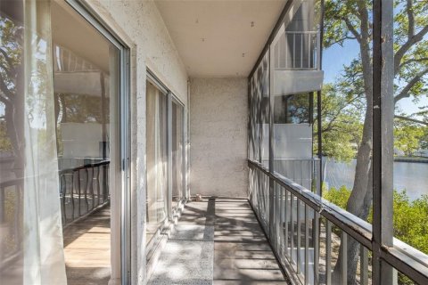 Condo in Tampa, Florida, 2 bedrooms № 2099258 - photo 22