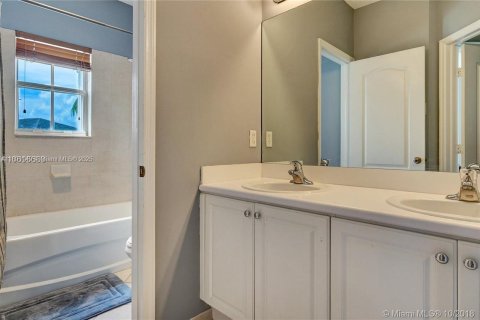 Villa ou maison à vendre à Homestead, Floride: 4 chambres, 284.1 m2 № 1948091 - photo 11