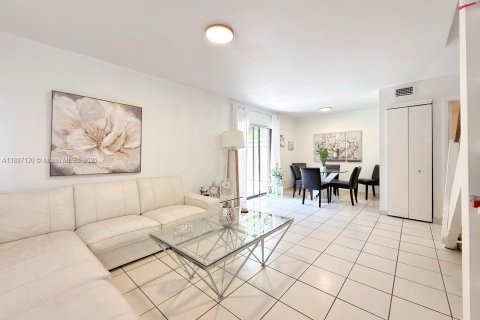 Copropriété à vendre à Miami, Floride: 2 chambres, 123.56 m2 № 2015896 - photo 5