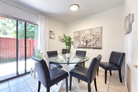 Copropriété à vendre à Miami, Floride: 2 chambres, 123.56 m2 № 2015896 - photo 8