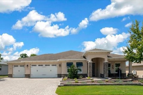 House in Ocala, Florida 3 bedrooms, 205.87 sq.m. № 2309857