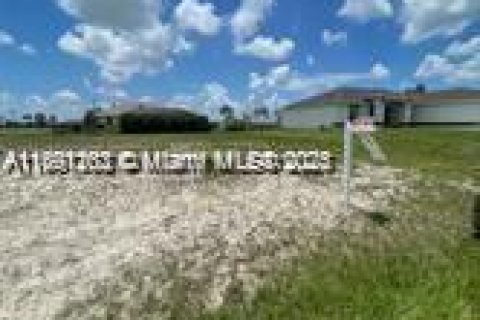 Land in Cape Coral, Florida № 1944432 - photo 2