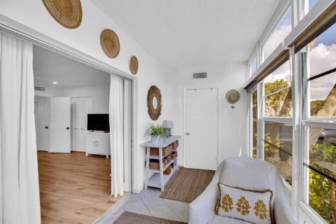 Condo in Indian River Shores, Florida, 1 bedroom № 2078222 - photo 19
