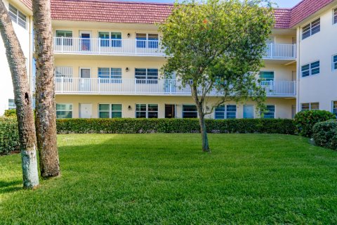 Condo in Indian River Shores, Florida, 1 bedroom № 2078222 - photo 23
