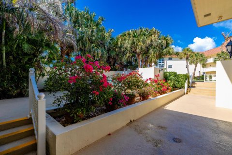 Condo in Indian River Shores, Florida, 1 bedroom № 2078222 - photo 30
