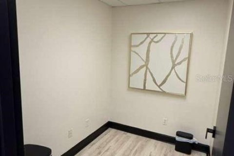 Propiedad comercial en alquiler en Tampa, Florida, 203.64 m2 № 2142657 - foto 15