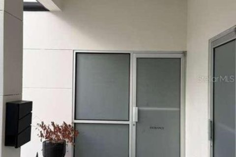 Propiedad comercial en alquiler en Tampa, Florida, 203.64 m2 № 2142657 - foto 25