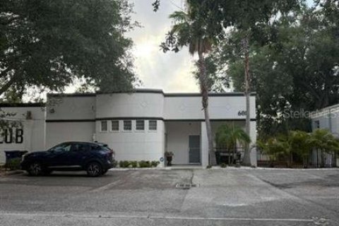 Propiedad comercial en alquiler en Tampa, Florida, 203.64 m2 № 2142657 - foto 3