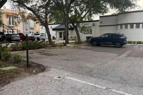 Propiedad comercial en alquiler en Tampa, Florida, 203.64 m2 № 2142657 - foto 29