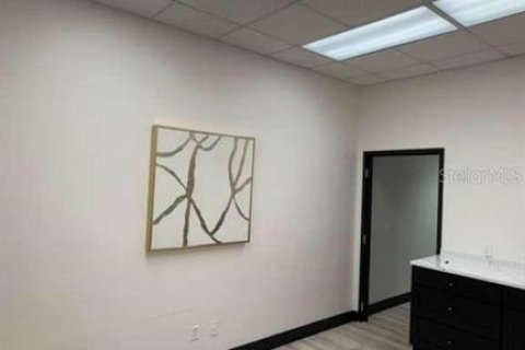 Propiedad comercial en alquiler en Tampa, Florida, 203.64 m2 № 2142657 - foto 17