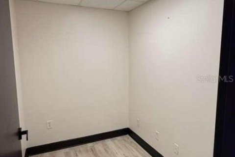 Propiedad comercial en alquiler en Tampa, Florida, 203.64 m2 № 2142657 - foto 14
