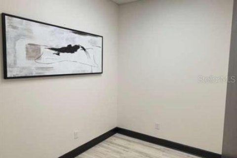 Propiedad comercial en alquiler en Tampa, Florida, 203.64 m2 № 2142657 - foto 21