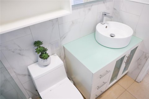 Casa en venta en Hialeah, Florida, 3 dormitorios, 148.55 m2 № 1984079 - foto 27