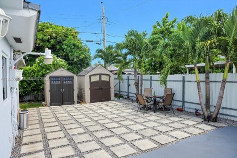 Casa en venta en Hialeah, Florida, 3 dormitorios, 148.55 m2 № 1984079 - foto 5