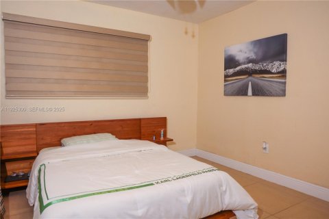 Casa en venta en Hialeah, Florida, 3 dormitorios, 148.55 m2 № 1984079 - foto 24