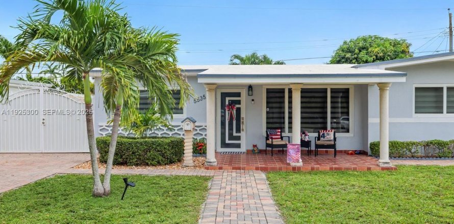 Casa en Hialeah, Florida 3 dormitorios, 148.55 m2 № 1984079
