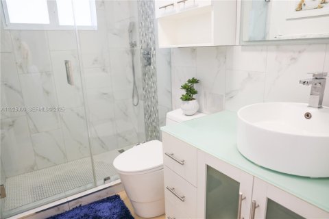 Casa en venta en Hialeah, Florida, 3 dormitorios, 148.55 m2 № 1984079 - foto 26