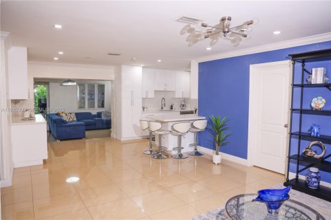 Casa en venta en Hialeah, Florida, 3 dormitorios, 148.55 m2 № 1984079 - foto 12