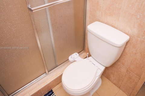 Casa en venta en Hialeah, Florida, 3 dormitorios, 148.55 m2 № 1984079 - foto 25