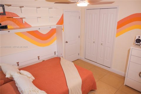 Casa en venta en Hialeah, Florida, 3 dormitorios, 148.55 m2 № 1984079 - foto 23