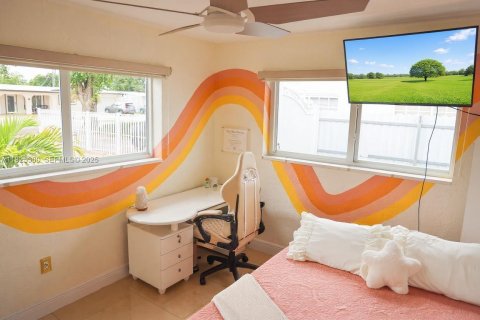 Casa en venta en Hialeah, Florida, 3 dormitorios, 148.55 m2 № 1984079 - foto 22