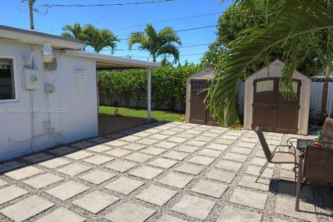 Casa en venta en Hialeah, Florida, 3 dormitorios, 148.55 m2 № 1984079 - foto 6