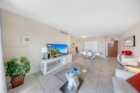 Condo in Hollywood, Florida, 1 bedroom  № 1956416 - photo 6