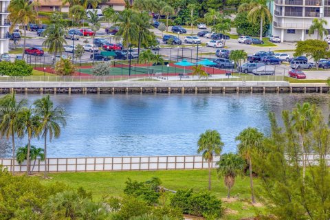 Condo in Hollywood, Florida, 1 bedroom  № 1956416 - photo 21