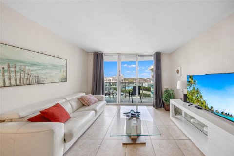 Condo in Hollywood, Florida, 1 bedroom  № 1956416 - photo 2