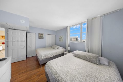 Condo in Hollywood, Florida, 1 bedroom  № 1956416 - photo 18