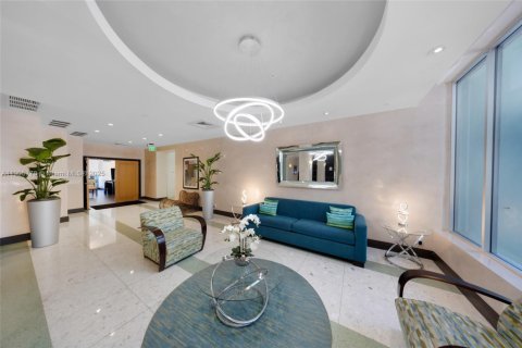 Condo in Hollywood, Florida, 1 bedroom  № 1956416 - photo 22