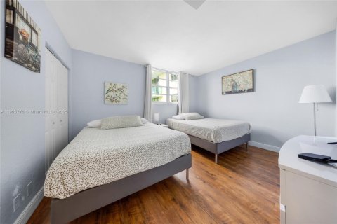 Condo in Hollywood, Florida, 1 bedroom  № 1956416 - photo 14