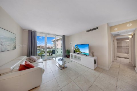 Condo in Hollywood, Florida, 1 bedroom  № 1956416 - photo 5