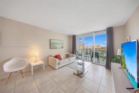 Condo in Hollywood, Florida, 1 bedroom  № 1956416 - photo 4