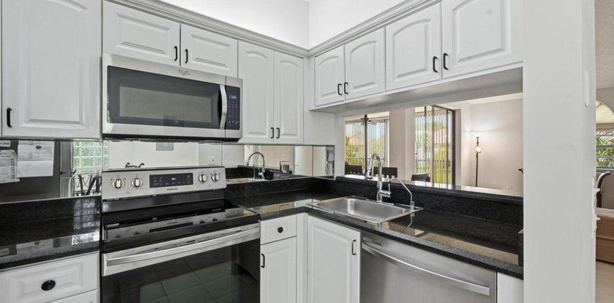 Condo in Boynton Beach, Florida, 2 bedrooms № 2086509