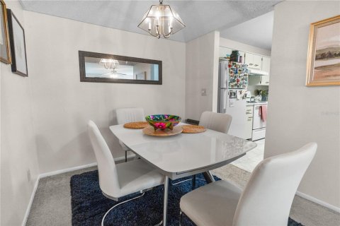Copropriété à vendre à Tampa, Floride: 2 chambres, 98.48 m2 № 2206467 - photo 9