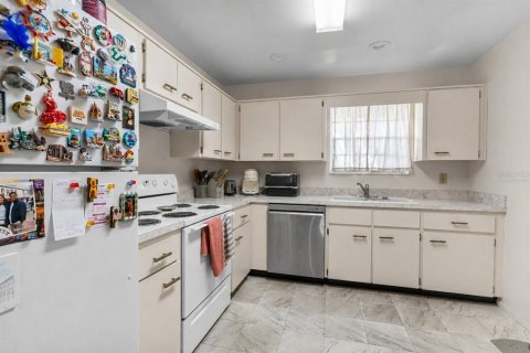 Copropriété à vendre à Tampa, Floride: 2 chambres, 98.48 m2 № 2206467 - photo 7