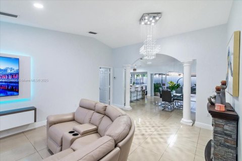 House in Miami, Florida 4 bedrooms, 167.32 sq.m. № 1933989 - photo 6