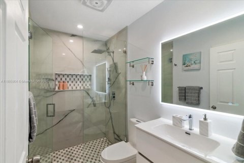 House in Miami, Florida 4 bedrooms, 167.32 sq.m. № 1933989 - photo 26