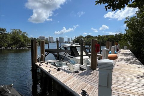 Copropriété à louer à North Miami Beach, Floride: 2 chambres, 103.59 m2 № 2002546 - photo 27