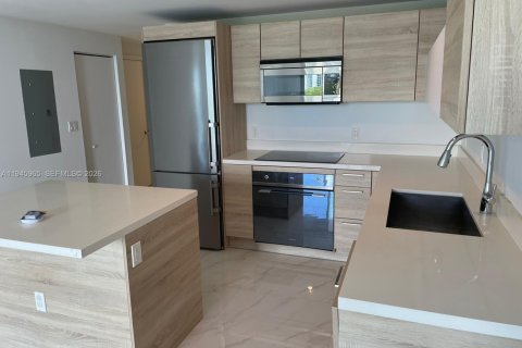 Copropriété à louer à North Miami Beach, Floride: 2 chambres, 103.59 m2 № 2002546 - photo 4