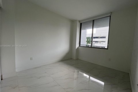 Copropriété à louer à North Miami Beach, Floride: 2 chambres, 103.59 m2 № 2002546 - photo 13