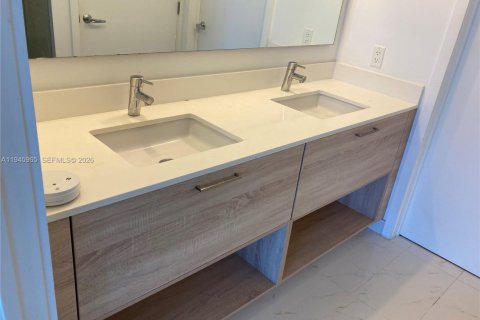 Copropriété à louer à North Miami Beach, Floride: 2 chambres, 103.59 m2 № 2002546 - photo 9