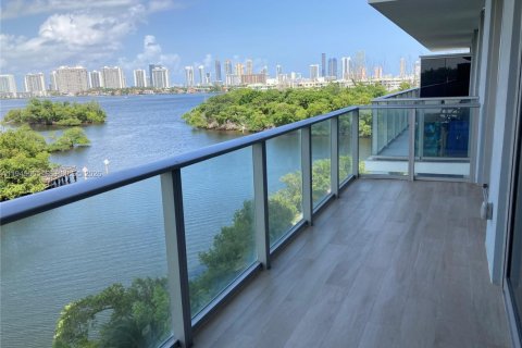 Copropriété à louer à North Miami Beach, Floride: 2 chambres, 103.59 m2 № 2002546 - photo 3