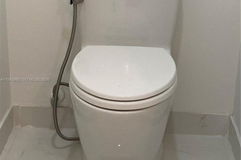 Copropriété à louer à North Miami Beach, Floride: 2 chambres, 103.59 m2 № 2002546 - photo 10