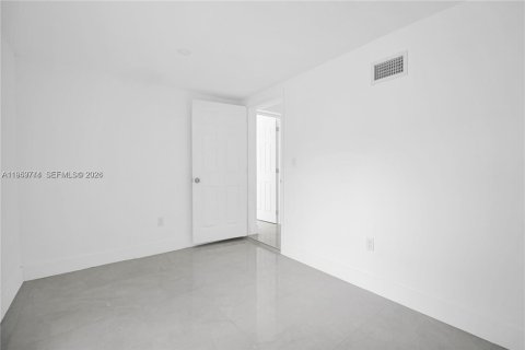 Villa ou maison à vendre à Miami Gardens, Floride: 4 chambres, 106.19 m2 № 2009652 - photo 10