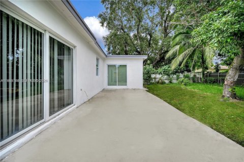Villa ou maison à vendre à Miami Gardens, Floride: 4 chambres, 106.19 m2 № 2009652 - photo 3