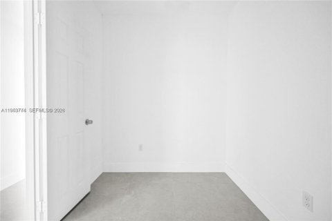 Villa ou maison à vendre à Miami Gardens, Floride: 4 chambres, 106.19 m2 № 2009652 - photo 16