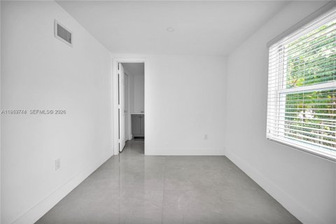 Villa ou maison à vendre à Miami Gardens, Floride: 4 chambres, 106.19 m2 № 2009652 - photo 9